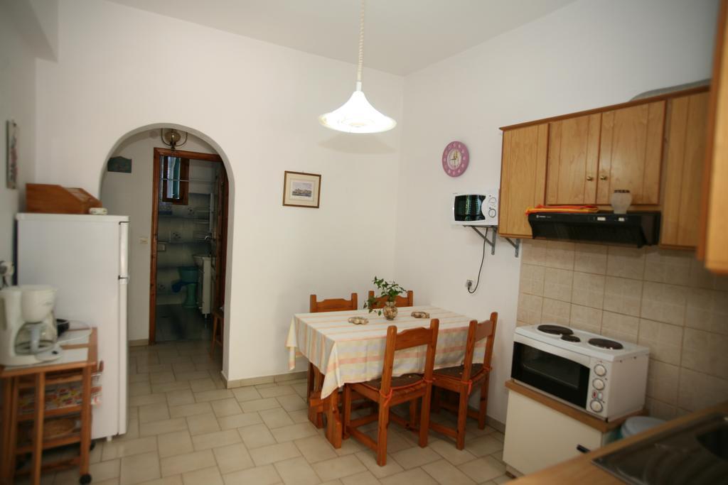 Alex-Giannis Apartments, Barbati Exteriör bild