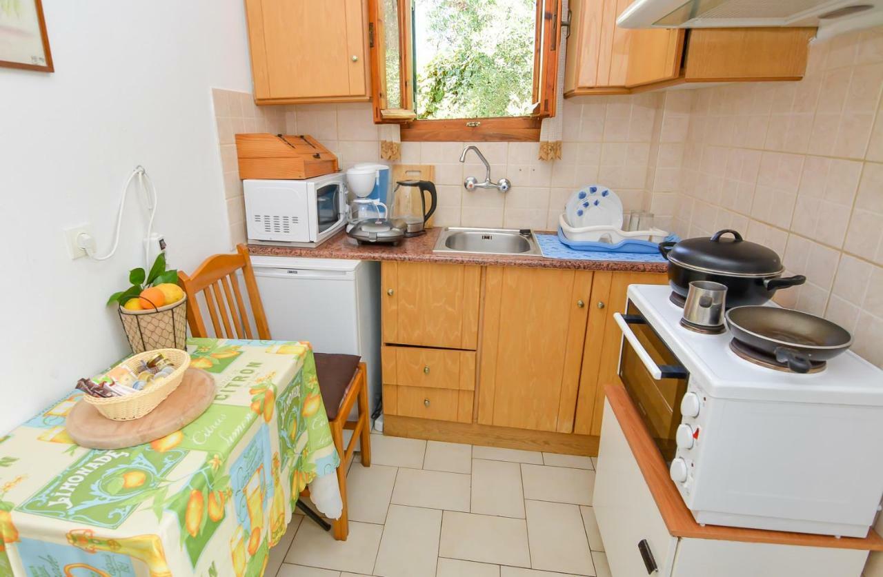 Alex-Giannis Apartments, Barbati Exteriör bild