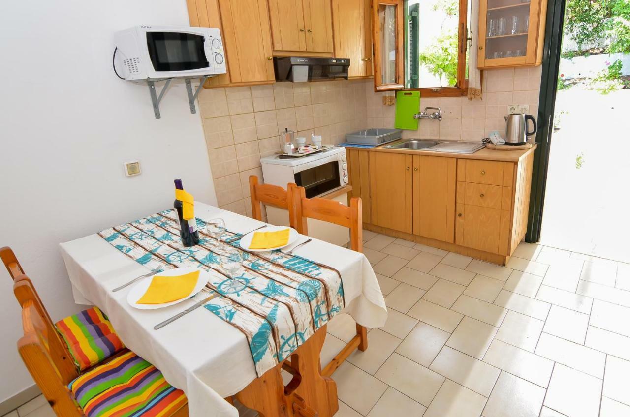Alex-Giannis Apartments, Barbati Exteriör bild
