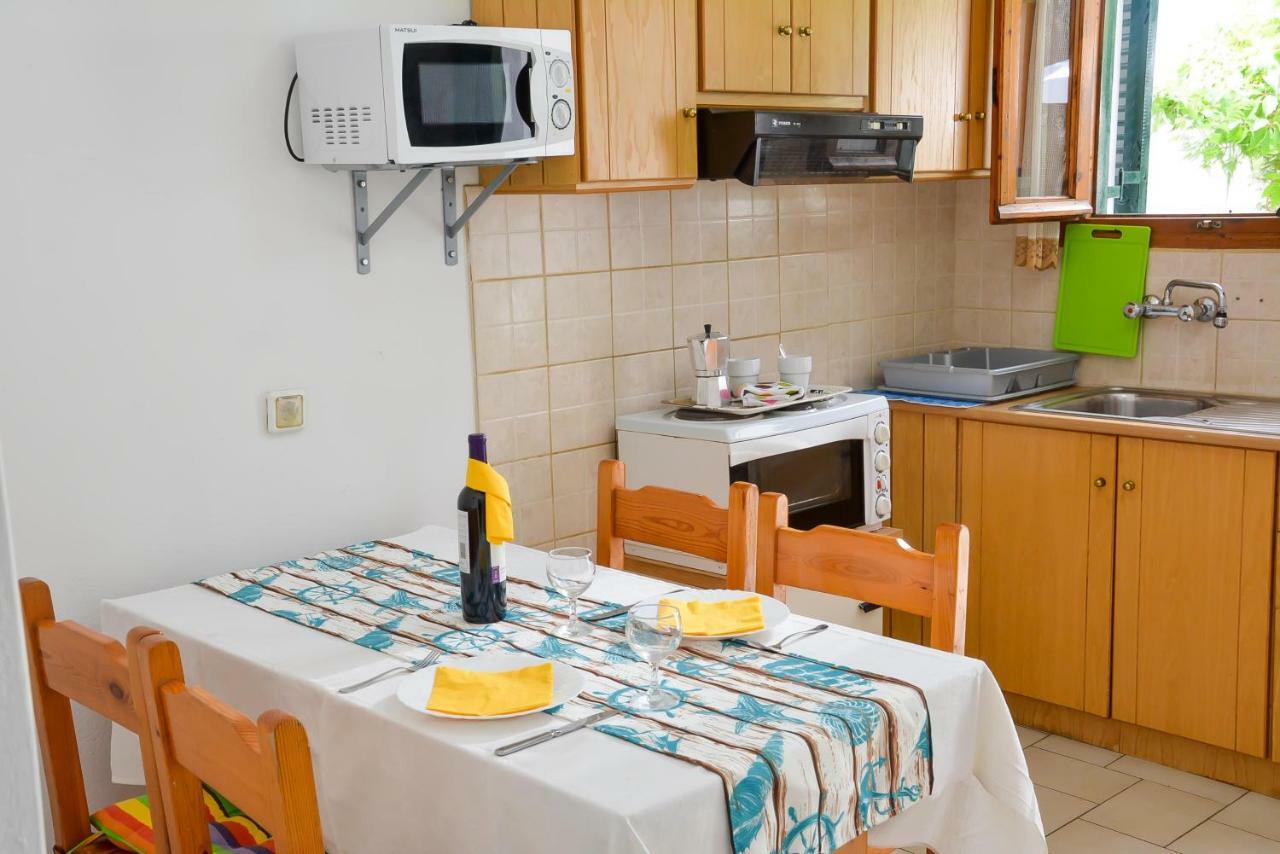 Alex-Giannis Apartments, Barbati Exteriör bild