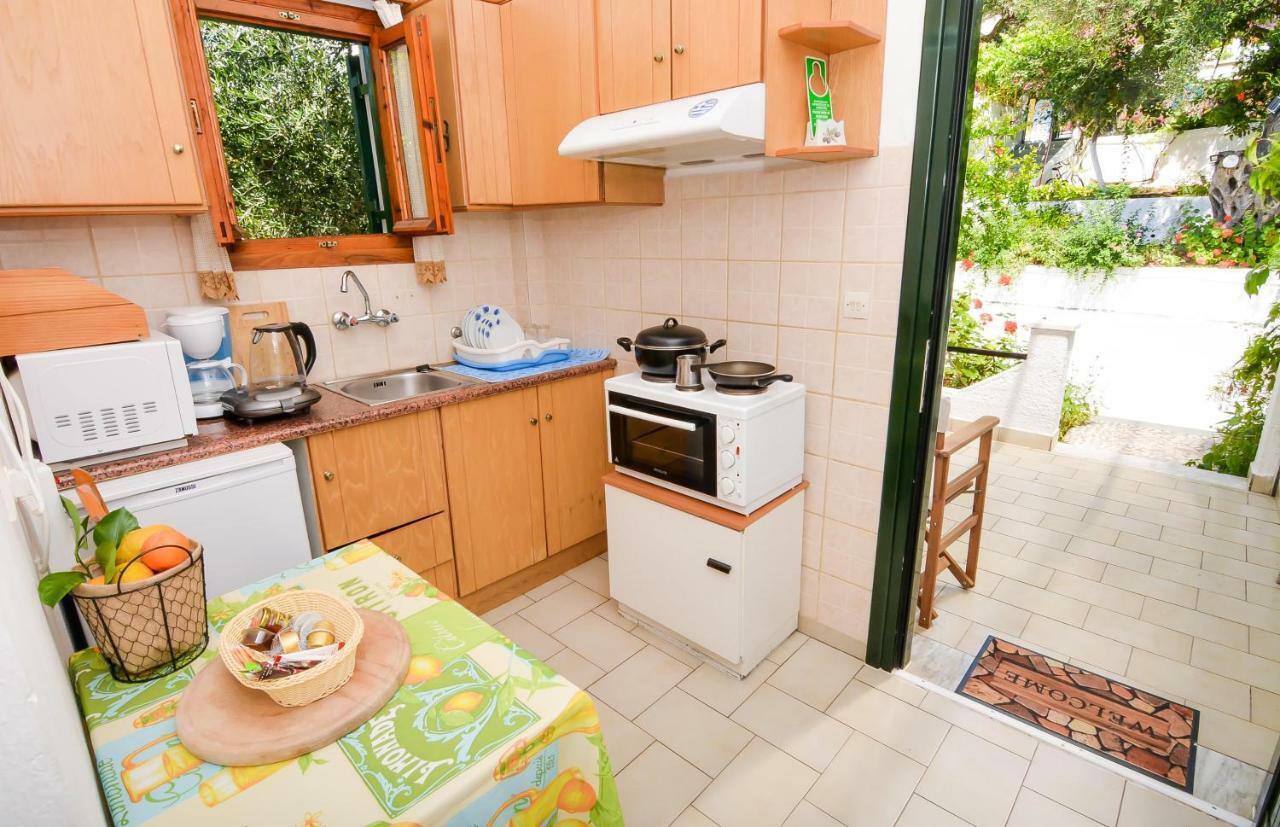 Alex-Giannis Apartments, Barbati Exteriör bild