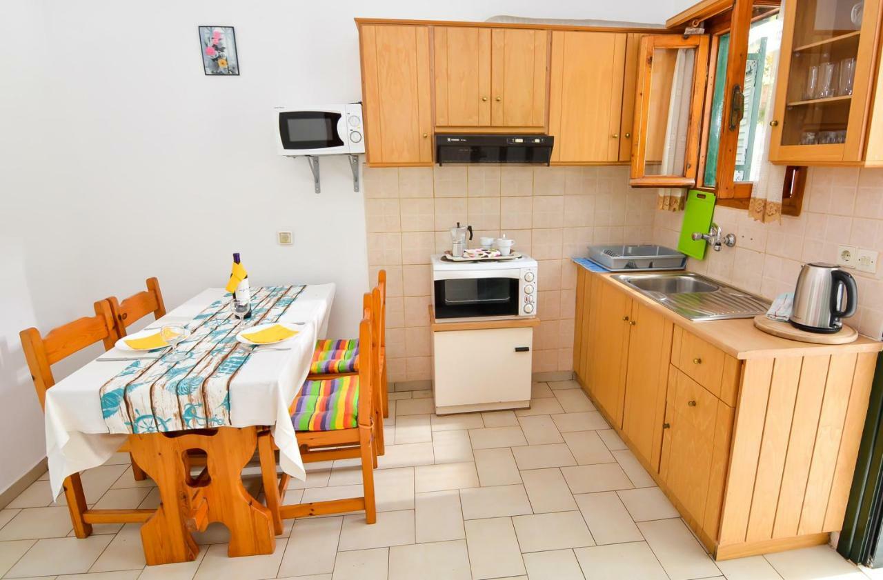 Alex-Giannis Apartments, Barbati Exteriör bild